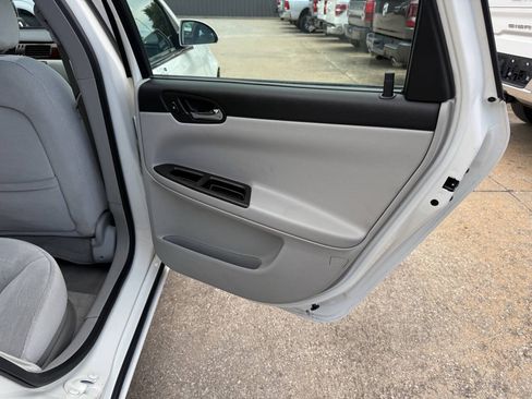 Used 2008 Chevrolet Impala LT FWD image 16