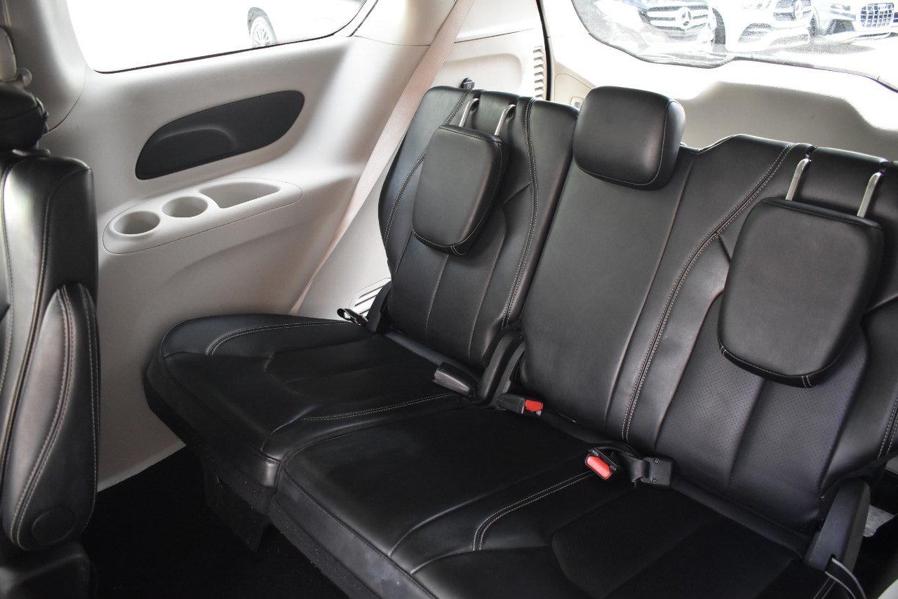 Used 2024 Chrysler Pacifica Touring-L FWD image 40