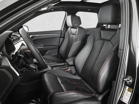 Certified 2025 Audi Q3 2.0T Premium Plus w/ Premium Plus Package image 17