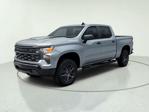 Used 2025 Chevrolet Silverado 1500 Custom Trail Boss w/ Dark Appearance Package AWD/4WD image 2
