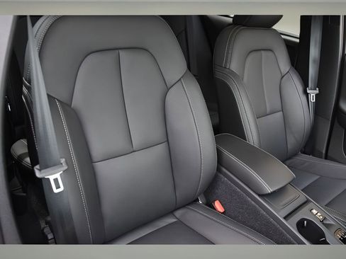 Certified 2025 Volvo XC40 B5 Core w/ Protection Package Premier image 30