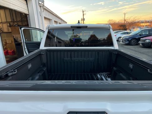 Used 2025 Toyota Tacoma TRD Off-Road image 18