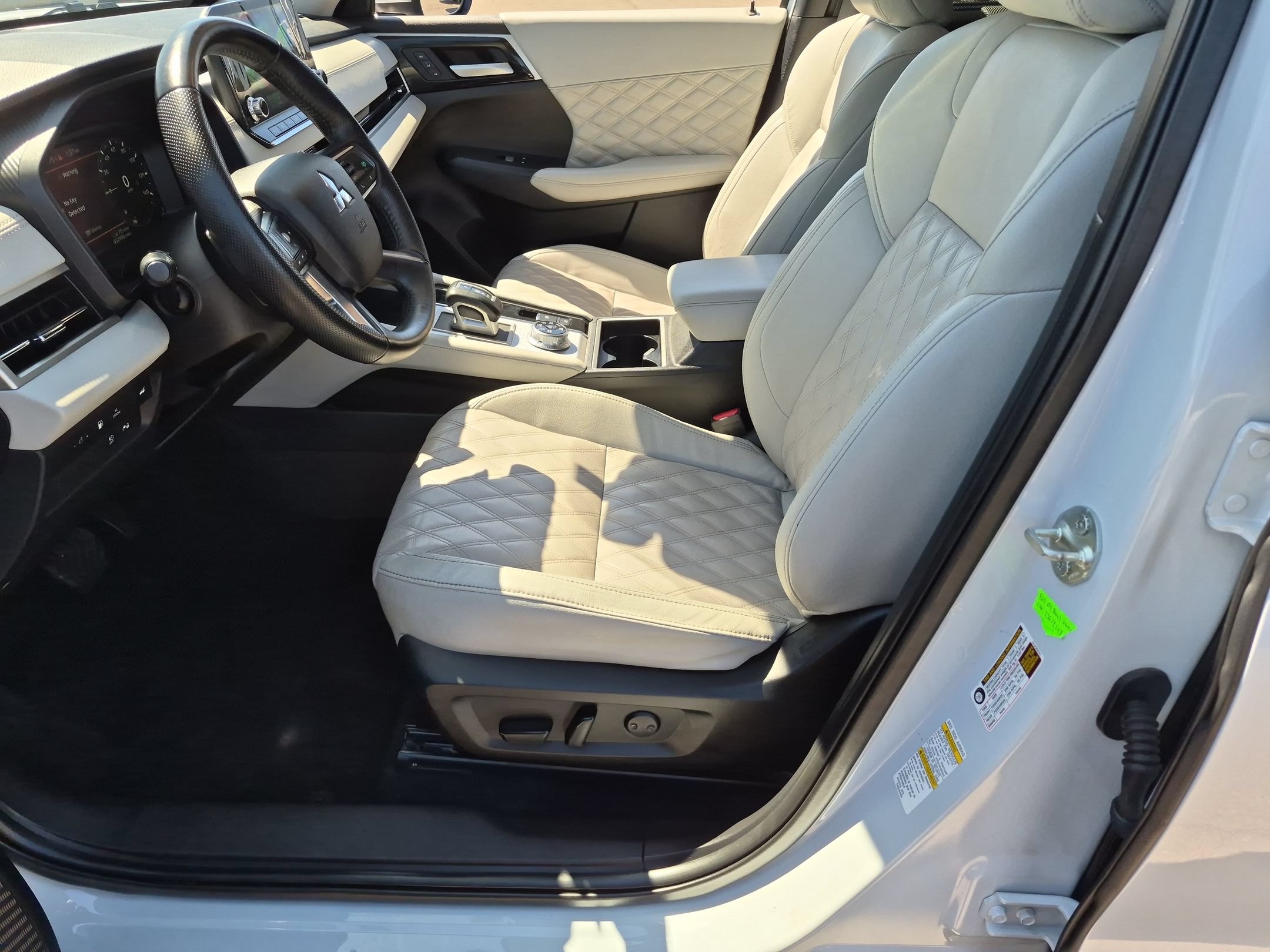 Used 2024 Mitsubishi Outlander SEL AWD/4WD image 13