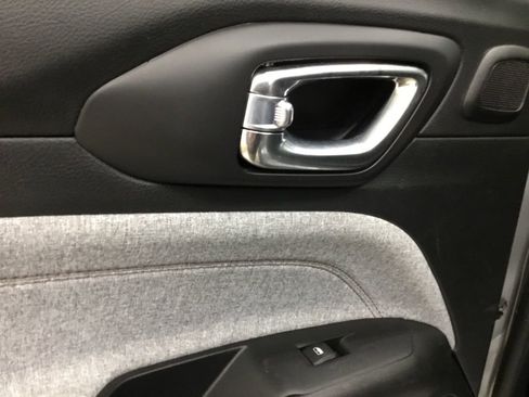 Used 2022 Jeep Compass Latitude w/ Sun and Sound Group image 13