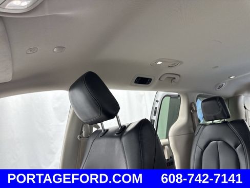 Used 2023 Chrysler Pacifica Touring-L FWD image 23