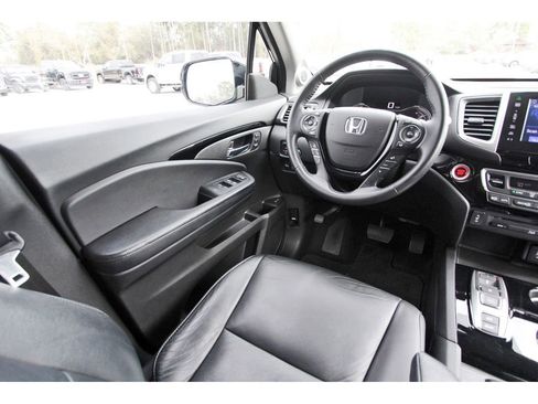 Used 2016 Honda Pilot Touring image 11
