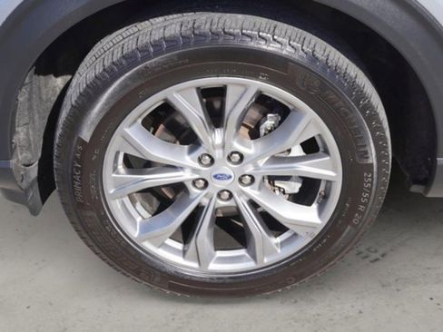 Used 2022 Ford Explorer XLT w/ Equipment Group 202A image 13