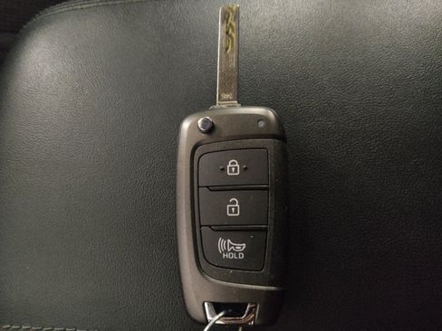 Used 2019 Hyundai Santa Fe SE AWD/4WD image 32
