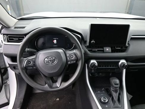Used 2025 Toyota RAV4 LE AWD/4WD image 22
