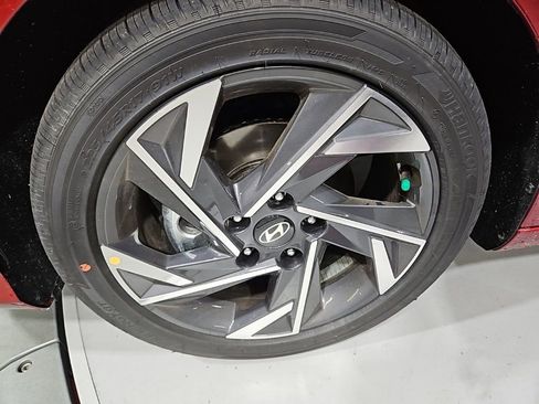 Used 2025 Hyundai Elantra SEL image 28