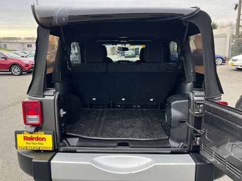 Used 2014 Jeep Wrangler Unlimited Sahara w/ Connectivity Group AWD/4WD image 13