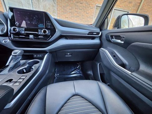 Used 2024 Toyota Highlander XSE image 65
