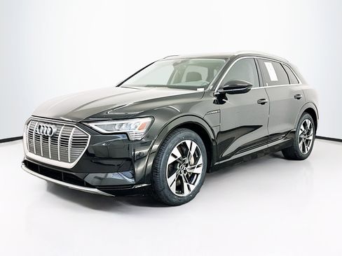 Used 2022 Audi e-tron Premium image 3