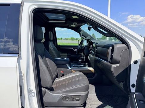 Used 2022 Chevrolet Silverado 1500 High Country w/ High Country Premium Package AWD/4WD image 10