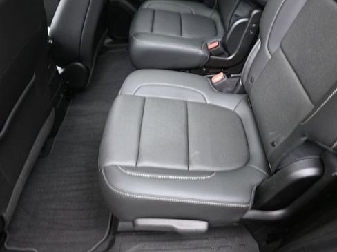 Used 2023 GMC Acadia SLT w/ Elevation Edition image 22