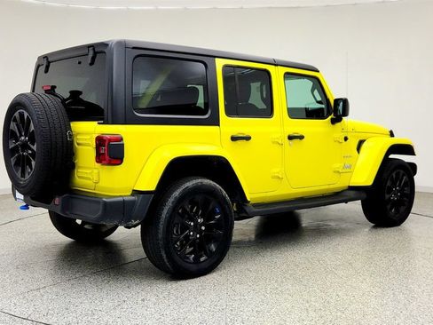 Used 2023 Jeep Wrangler Unlimited Sahara w/ Cold Weather Group AWD/4WD image 5