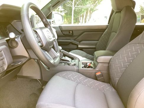 Used 2025 Toyota Tacoma SR5 image 3