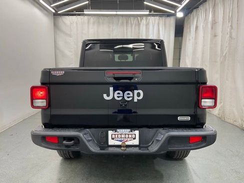 Used 2020 Jeep Gladiator Overland AWD/4WD image 6