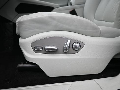 New 2025 Porsche Macan image 13