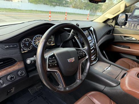 Used 2015 Cadillac Escalade Premium image 20