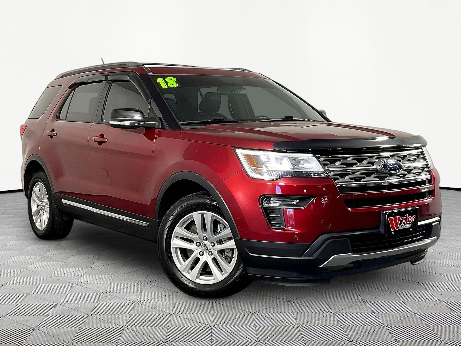 Used 2018 Ford Explorer XLT w/ Equipment Group 202A AWD/4WD image 3