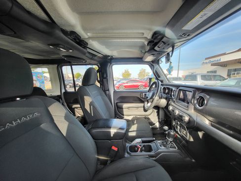 Used 2018 Jeep Wrangler Unlimited Sahara image 8