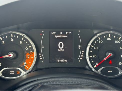 Used 2016 Jeep Renegade Latitude w/ Cold Weather Group image 26