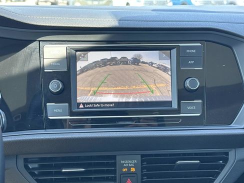 Used 2023 Volkswagen Jetta SE FWD image 28
