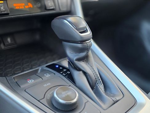 Used 2022 Toyota RAV4 XLE Premium image 35