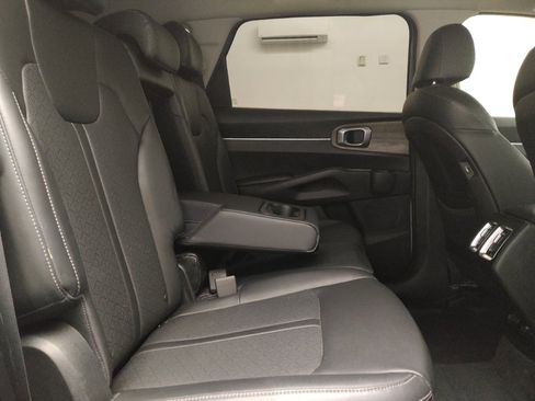 Used 2022 Kia Sorento S image 19