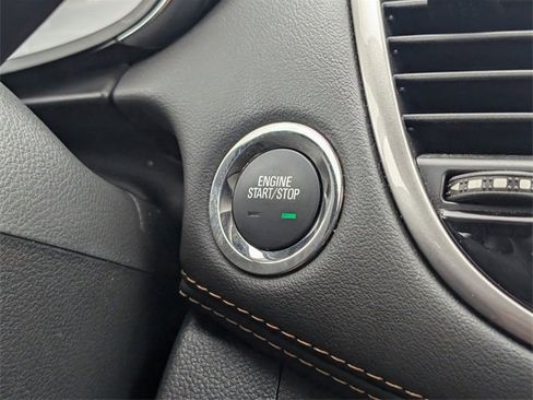 Used 2022 Chevrolet Trax LT w/ LT Convenience Package image 22