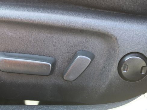 Used 2015 Toyota Camry SE FWD image 18