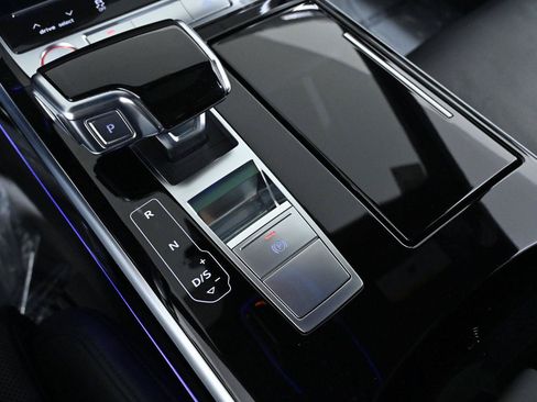 Used 2020 Audi S8 L w/ S8 Executive Package AWD/4WD image 18