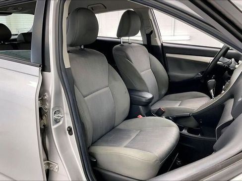 Used 2011 Toyota Matrix w/ Matrix Sport Pkg FWD image 7