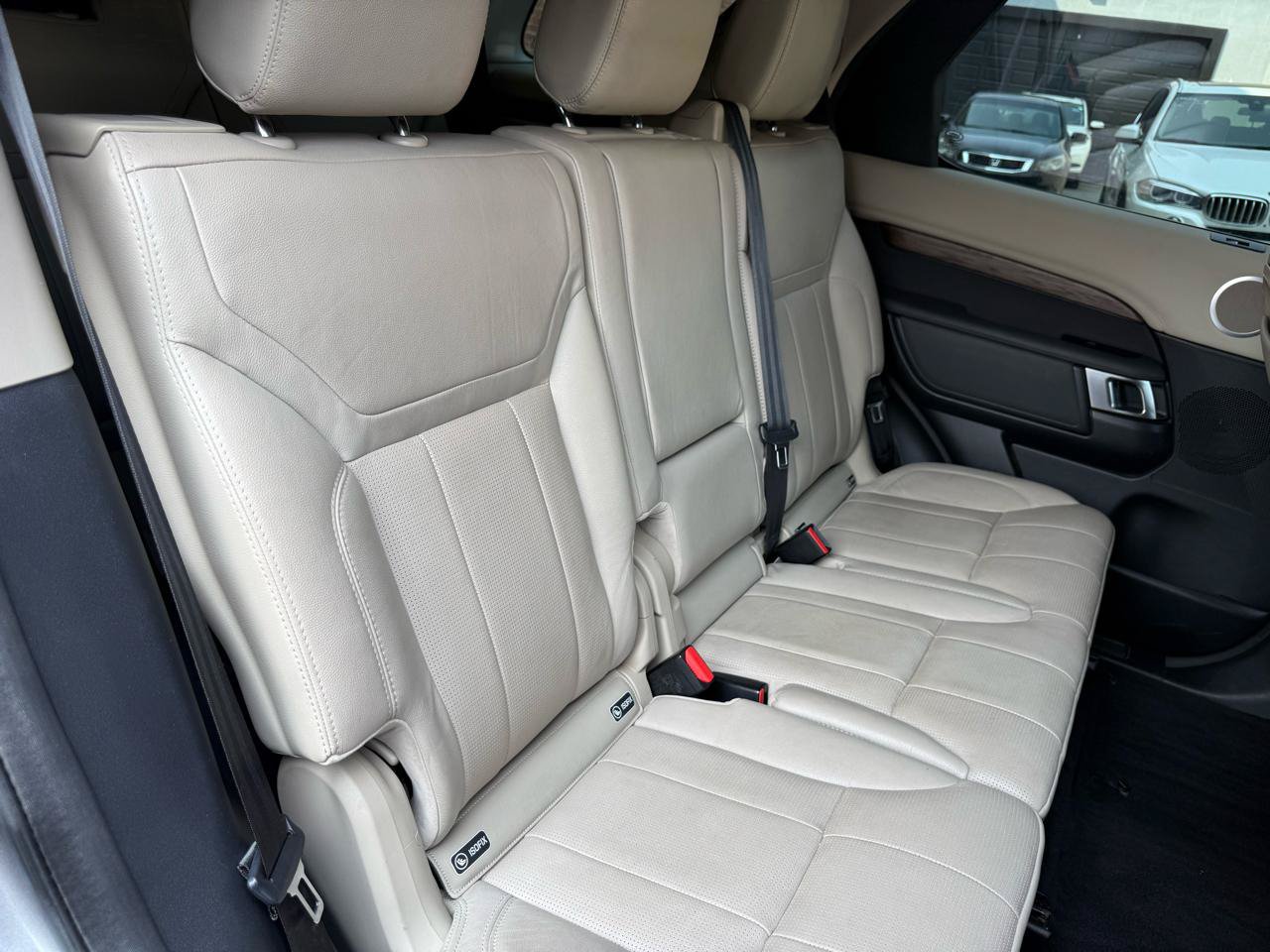Used 2019 Land Rover Discovery HSE AWD/4WD image 8