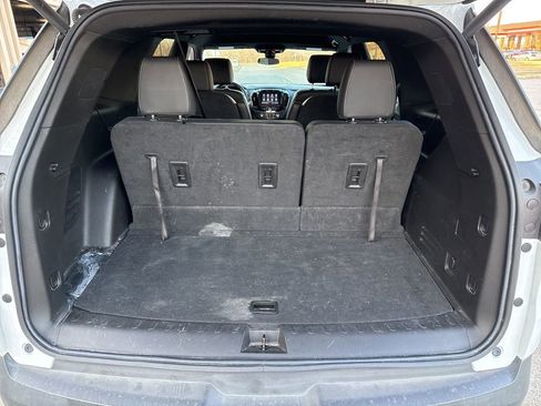 Used 2023 Chevrolet Traverse LT image 10