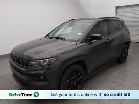 Used 2024 Jeep Compass Latitude w/ Convenience Group AWD/4WD image 1