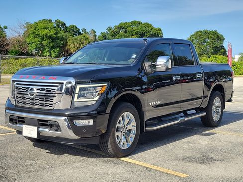 Used 2021 Nissan Titan SL w/ Moonroof Package AWD/4WD image 2