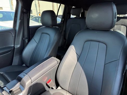 Used 2021 Mercedes-Benz GLB 250 w/ Premium Package image 3