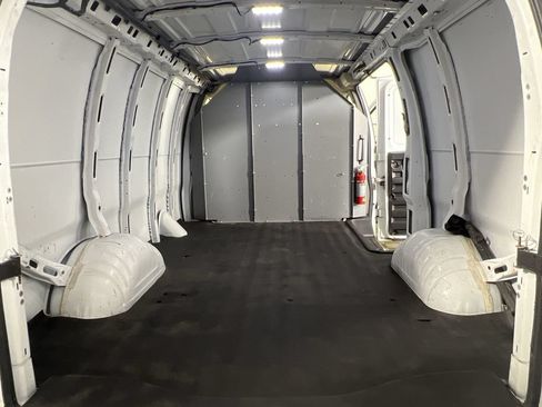 Used 2019 Chevrolet Express 2500 RWD image 21