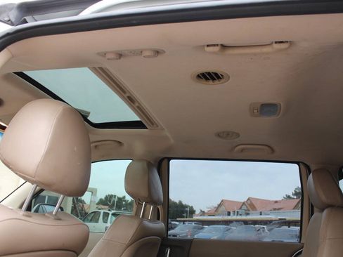 Used 2012 Kia Sedona EX w/ Luxury Pkg FWD image 16