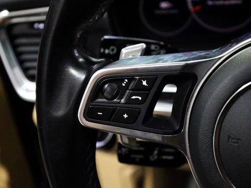 Used 2019 Porsche Panamera w/ Premium Package image 12