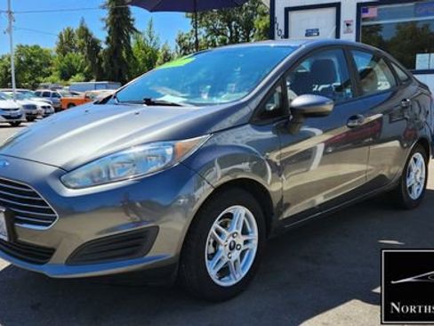 Used 2019 Ford Fiesta SE image 2