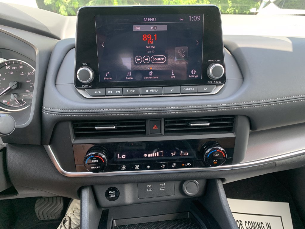 Certified 2025 Nissan Rogue SV FWD image 13