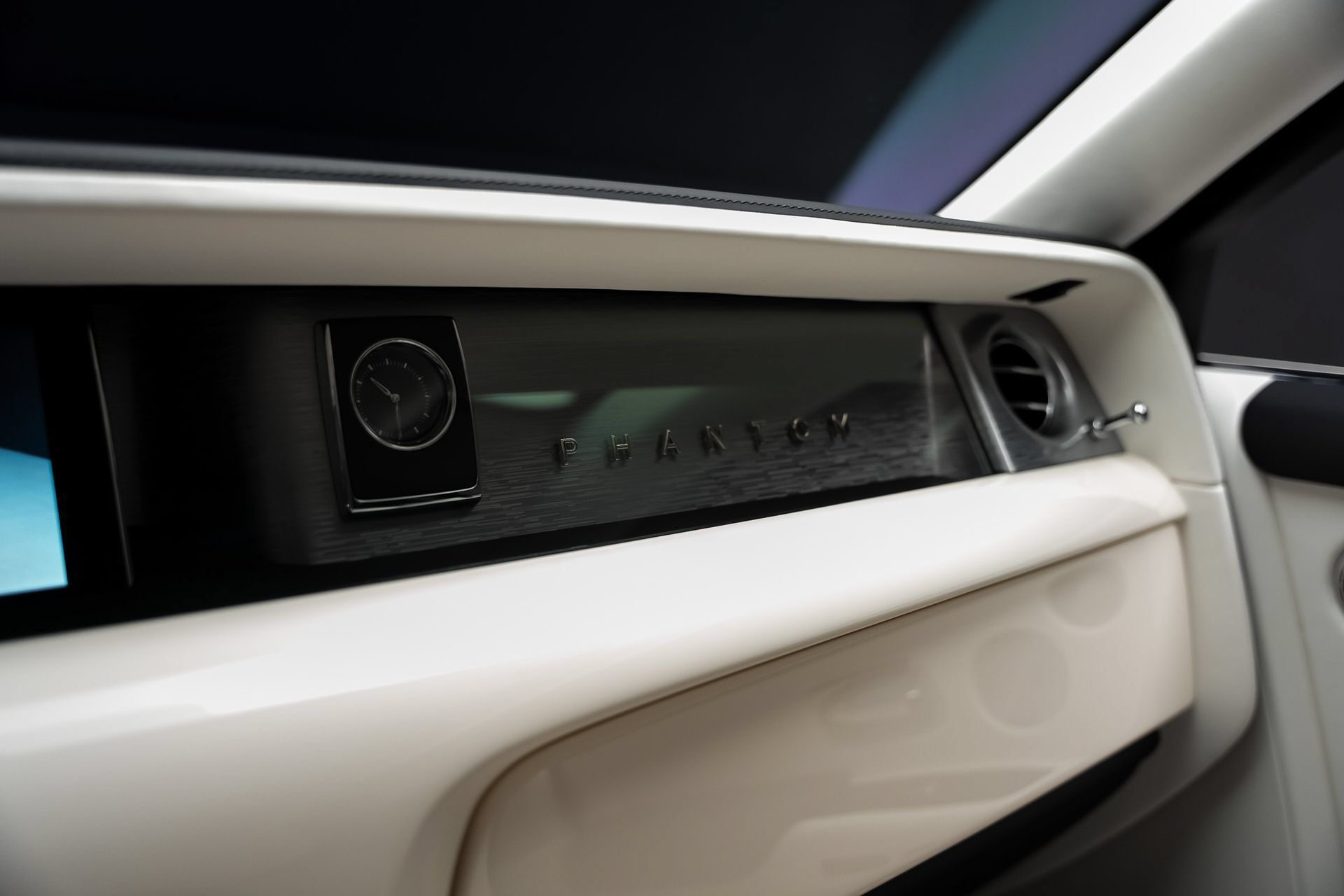 Used 2024 Rolls-Royce Phantom Extended Wheelbase RWD image 50