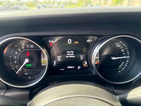 Used 2022 Jeep Wrangler Unlimited Sahara w/ Cold Weather Group image 12