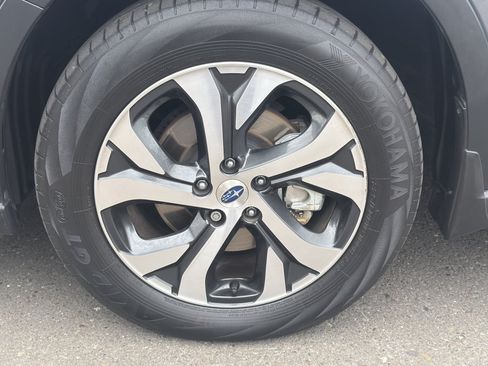 Used 2022 Subaru Outback Touring AWD/4WD image 3