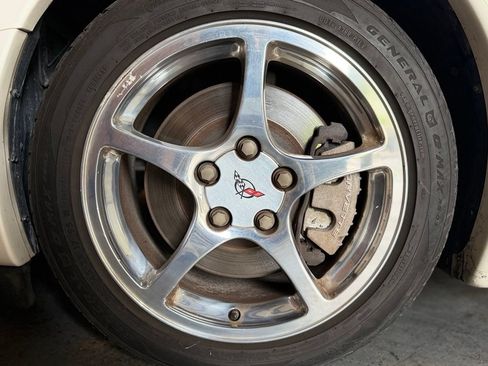 Used 2001 Chevrolet Corvette Convertible w/ Preferred Equipment Group2 RWD image 10