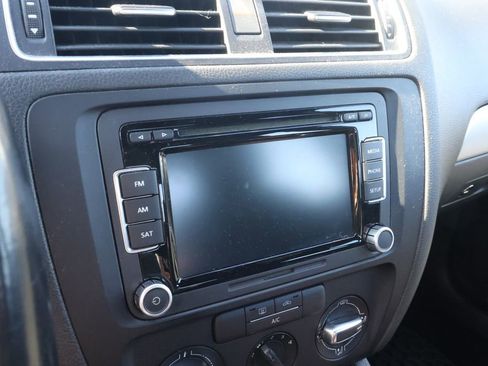 Used 2013 Volkswagen Jetta GLI image 21