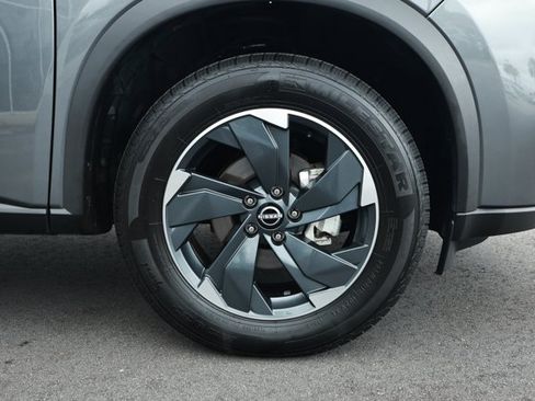 Used 2025 Nissan Rogue SV AWD/4WD image 5